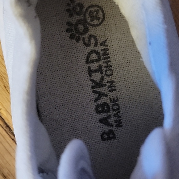 Kids White Sz 9.5 Velcro Sneakers - Picture 5 of 5